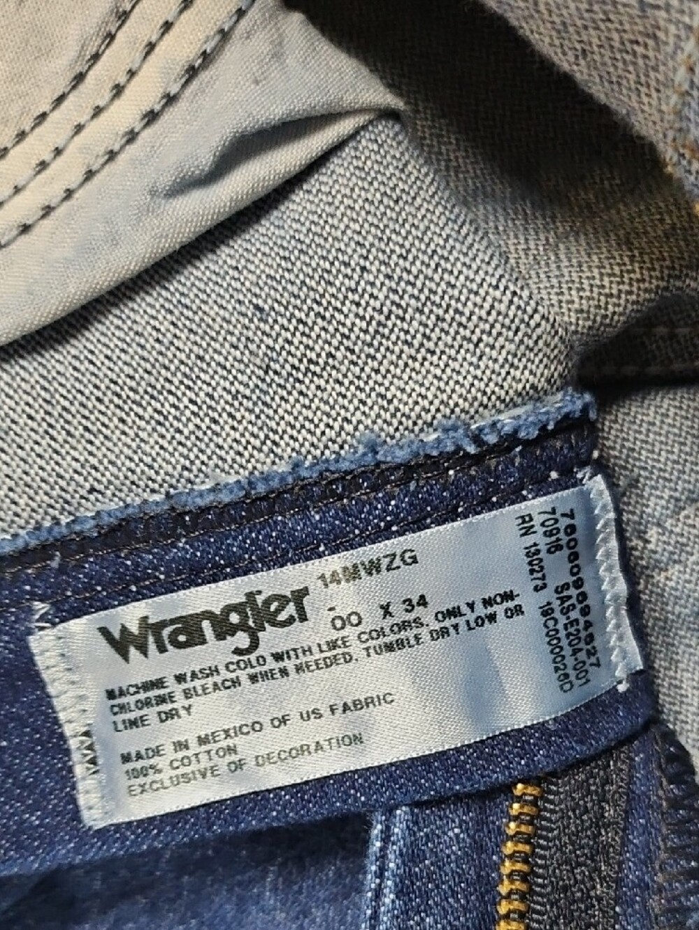Wrangler Cowboy Cut Slim Fit Jeans - Blue Denim 00X34 - Picture 3 of 5